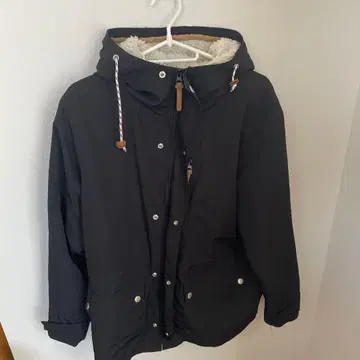 39 후드 부착 블랙 마운틴 파카