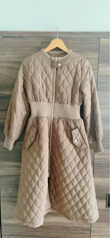 ABITOKYO 퀼팅 롱 자켓 베이지