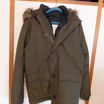 Abercrombie & Fitch 후드 부착 다운 자켓
