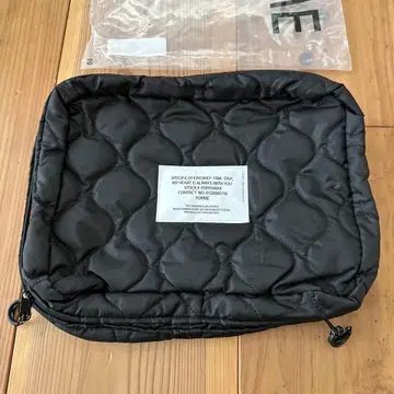 미사용 FORM 퀼팅 트래블 파우치 미디엄 블랙 형태