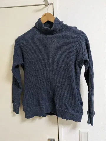 A VONTADE 터틀넥 맨투맨