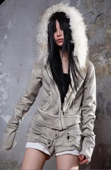 ARIADNAw 펑크 숏 탑