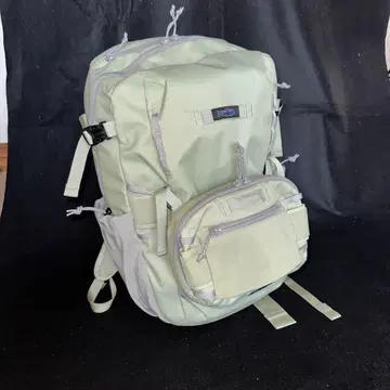 파타고니아 백팩 여성에게도 어울리는 사이즈. 약간의 비는 문제 없음.