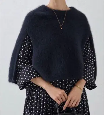 비어즐리 퍼 니트 판초 네이비 새상품급