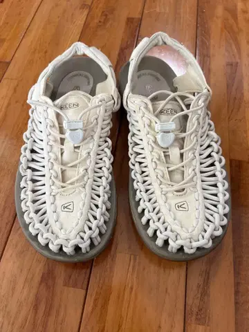 KEEN UNEEK/유니크 24.5