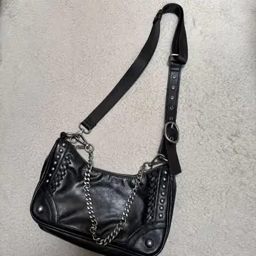 ZARA 숄더백 블랙 펑크 락