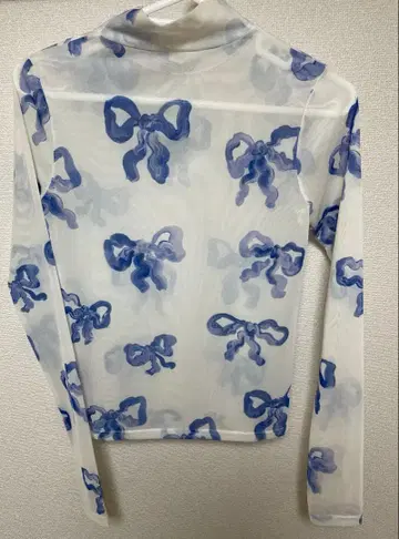 POPPY 블루 리본 시어 하이넥 상의