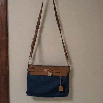 블루 숄더백 중형