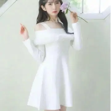 evelyn 에블린 오프숄더 퍼 니트 OP 원피스 화이트