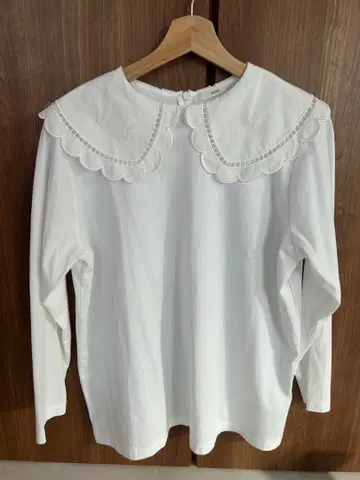 yori 스캘럽 칼라 화이트 블라우스 긴팔