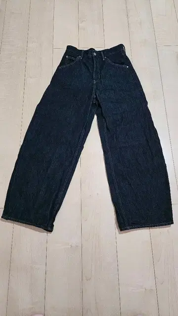 유니클로 배기 커브 청바지 25