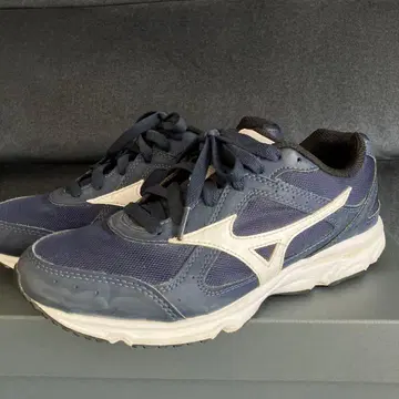 미즈노 스니커즈 24.5cm