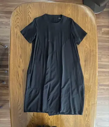 레킵 무릎 기장 원피스 블랙