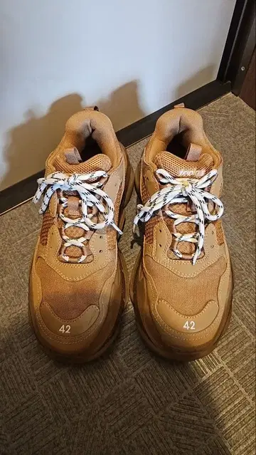 트리플 S 42 브라운 클리어 솔