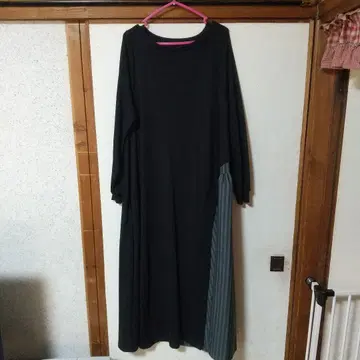 오샤레 워커 블랙 스트라이프 사이드 원피스