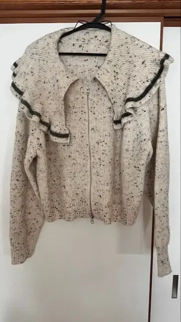 LOWRYSFARM 프릴 ZIP 가디건