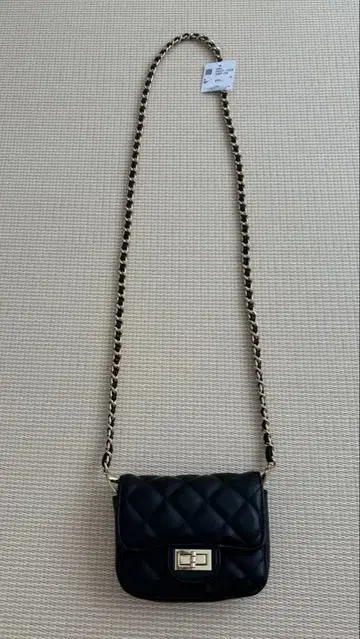 미사용 새상품 a.v.v 아베베 체인 숄더 퀼트 미니백