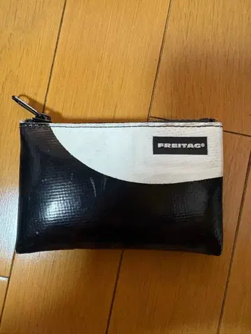 FREITAG 코인 케이스 블랙/화이트