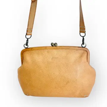 겐텐 숄더백 가마구치 베이지 가죽 심플