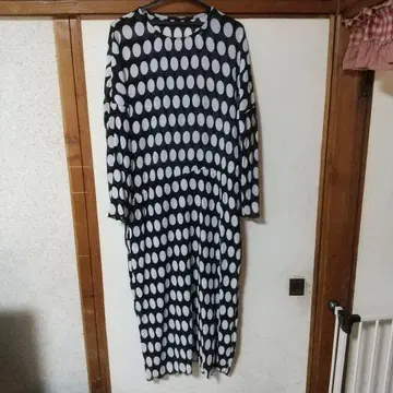 안티카 도트 무늬 긴팔 롱 원피스