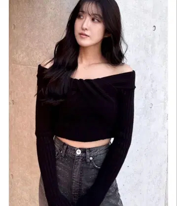 GYDA TWIST 오프숄더 숏 니트탑