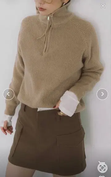 베이지 하이넥 니트 스웨터