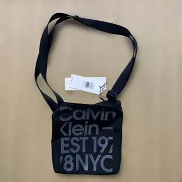새상품 캘빈클라인 숄더백 남성용 K50K510378 0GJ