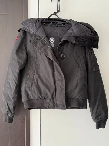 블랙 다운 자켓 후드 부착