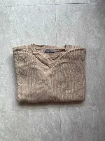 reca V넥 케이블 니트 브라운