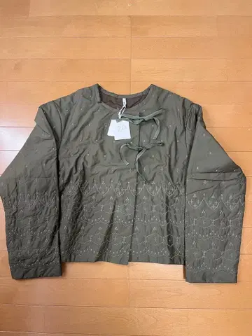 미사용 새상품 앰비덱서스 자수 패딩 자켓