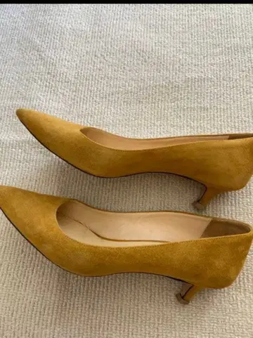 파비오 스코르니 펌프스 24.5 겨자색