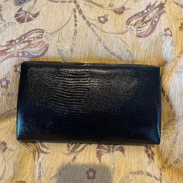 블랙 에나멜 클러치백