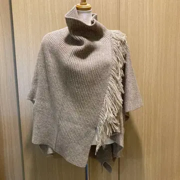 베이지 프린지 니트 판초 터틀넥