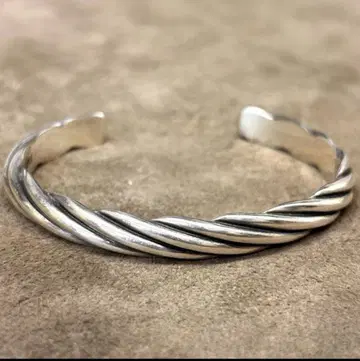 실버 트위스트 디자인 뱅글 팔찌
