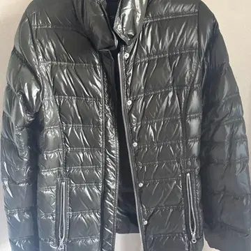 Ducati의 광택 블랙 다운 자켓