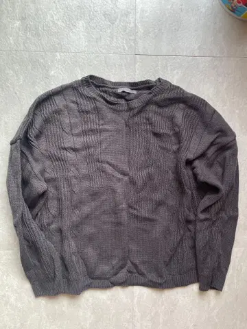 reca 비대칭 디자인 니트 차콜