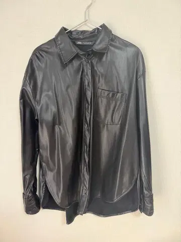ZARA 블랙 합성 피혁 버튼부 셔츠 (오버 사이즈)