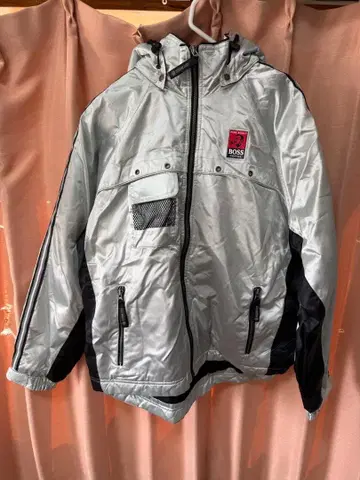 BOSS COFFEE 후드 부착 실버 자켓