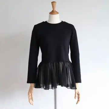 St.cecilia 밑단 프릴 블랙 긴팔 상의 새상품급 이번 시즌