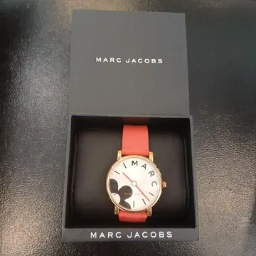[새상품급] MARC JACOBS 빨간색 실리콘 밴드 손목시계