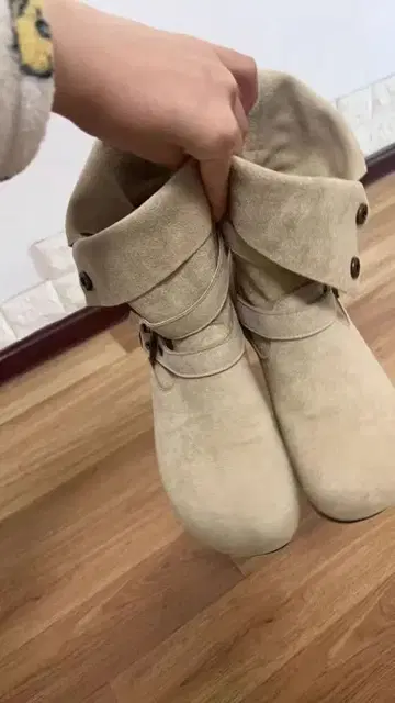 베이지 스웨이드풍 어그 부츠