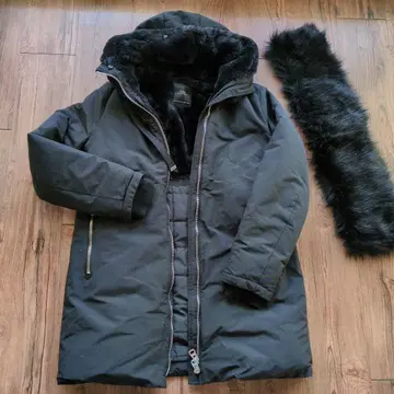 ZARA 블랙 다운 자켓 후드 부착