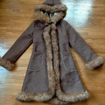 브라운 무스탕 코트 후드 부착