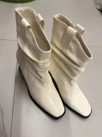 화이트 셔링 부츠 중간 힐