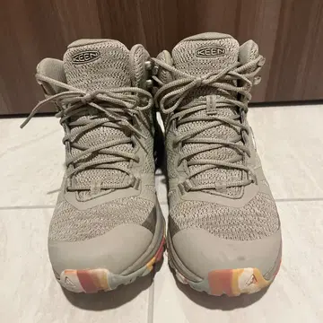 KEEN 트레킹 슈즈 그레이 23.5cm