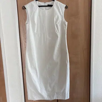 BARNEYS NEW YORK 화이트 슬리브리스 원피스