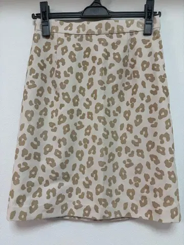 새상품급 BE RADIANCE 레오파드 무늬 스커트 M 사이즈