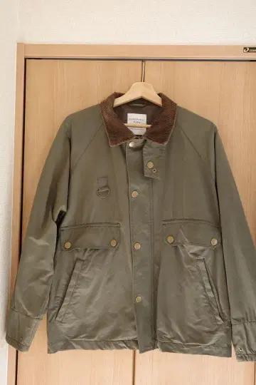 올리브색 밀리터리 자켓 코듀로이 옷깃