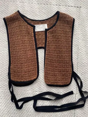 브라운 니트 베스트 뜨개질 무늬