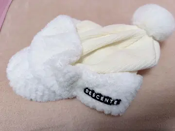 DESCENTE 폼폼 포함 니트 모자 화이트